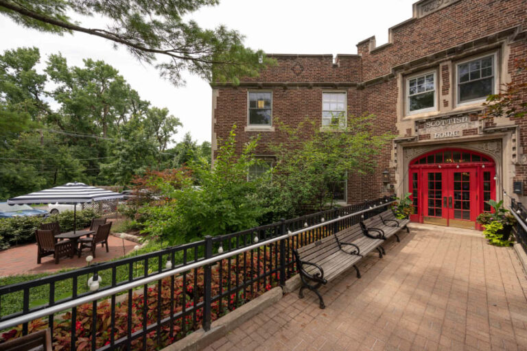 Caledonia Senior Living and Memory Care, North Riverside IL