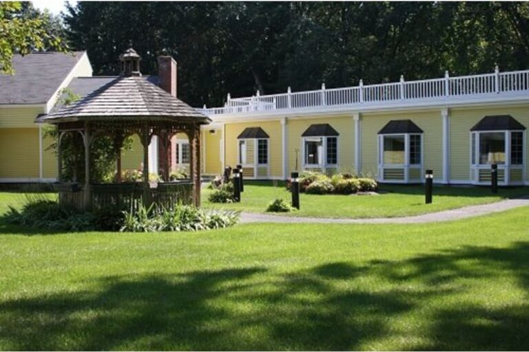 Carlyle Place, Bedford NH
