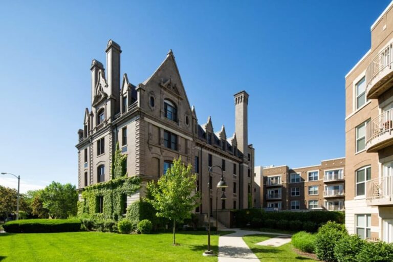 Eastcastle Place, a CCRC, Milwaukee WI