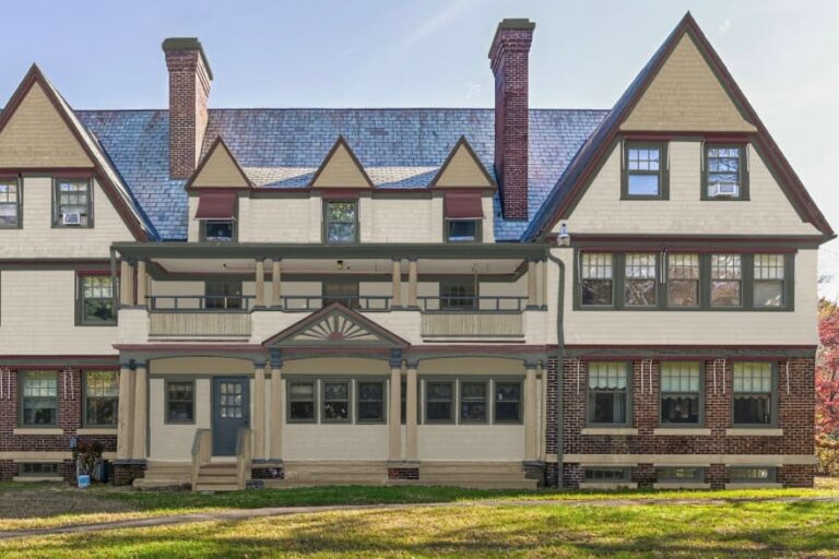 Sarawood Assisted Living, Holyoke MA