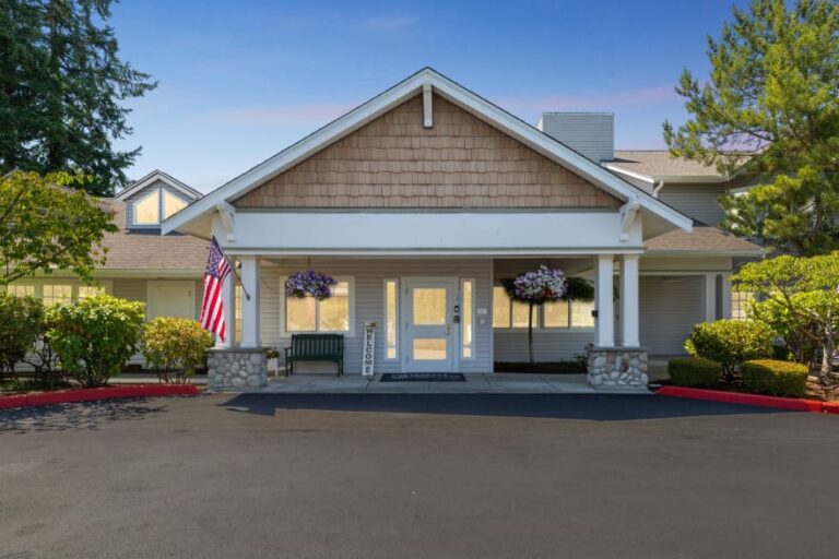 The Terrace at Beverly Lake by Cogir, Everett WA